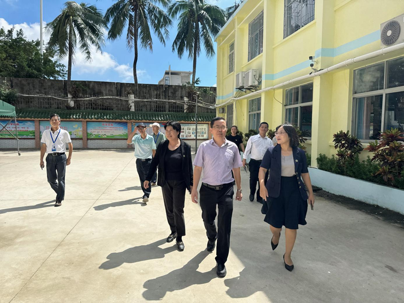 海南省教育厅陈振华一行到 久久小说
调研指导工作