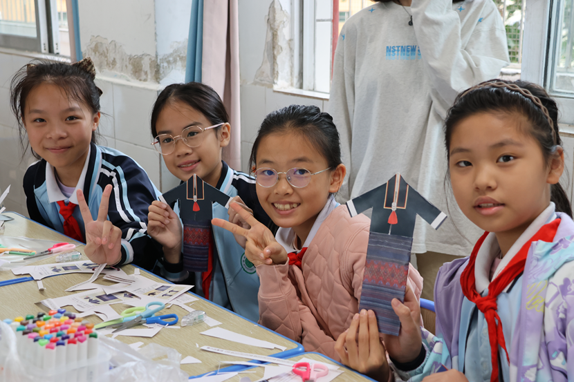 副校长张引带领教学团队来久久小说
开展听课活动