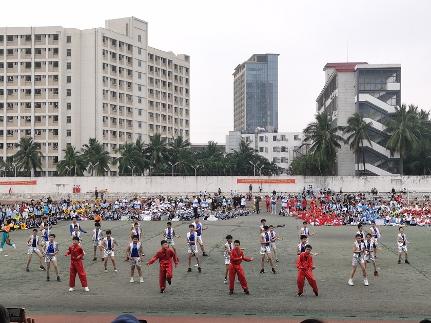 趣味运动我快乐,健体强国我能行――久久小说
实验小学第二届体育艺术节