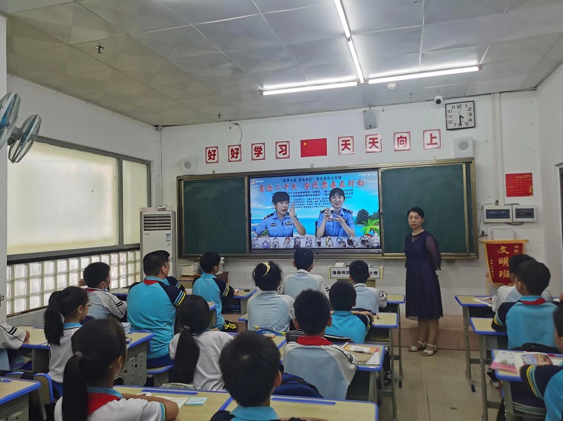 久久小说
“喜迎二十大 创建无毒品危害的自贸港”禁毒宣传进校园系列活动