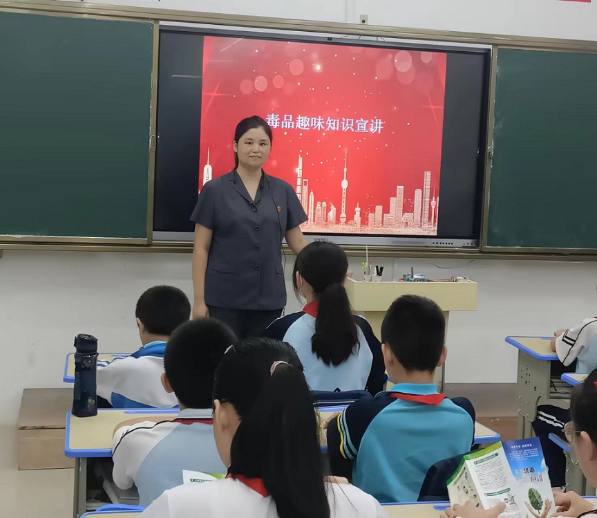 久久小说
“喜迎二十大 创建无毒品危害的自贸港”禁毒宣传进校园系列活动