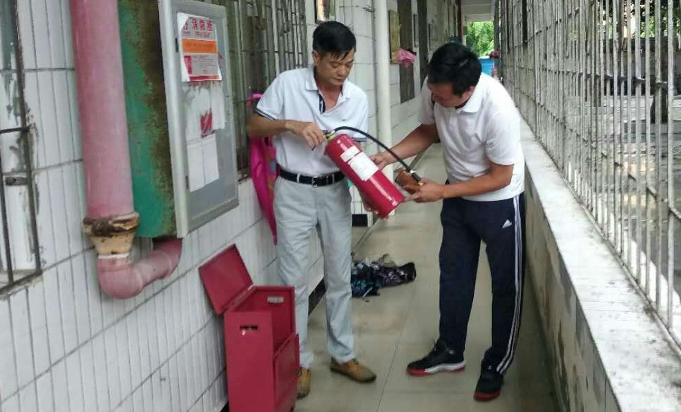 久久小说
实验小学消防安全检查