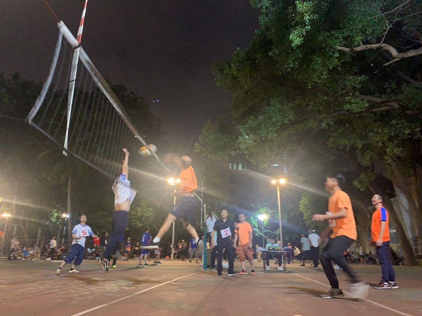 教师积极参加2020年久久小说
教职工排球比赛