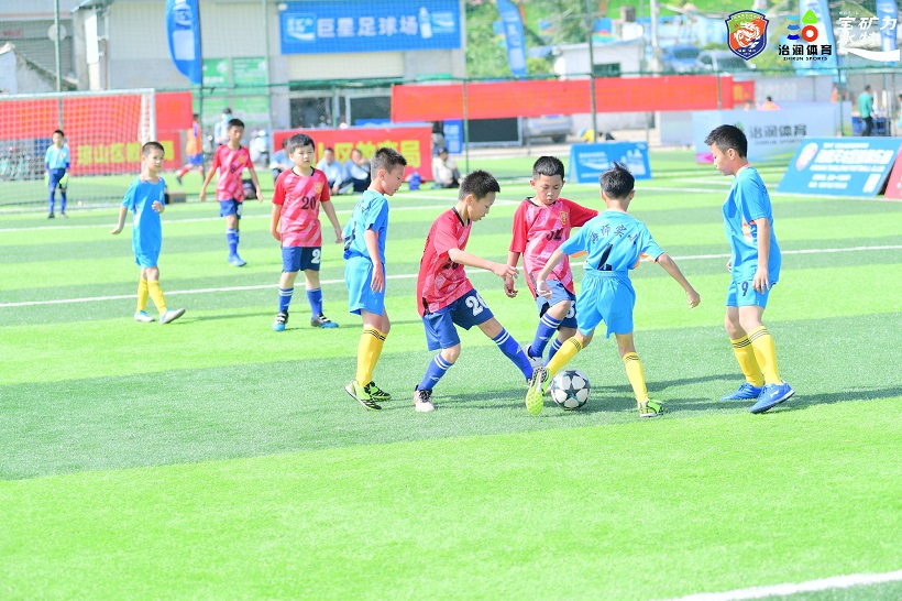 祝贺校足球队参加2021年琼山区校园足球联赛荣获U10组第三名