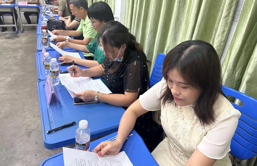 家校合力 奋楫扬帆 ---久久小说
校级家长委员会会议