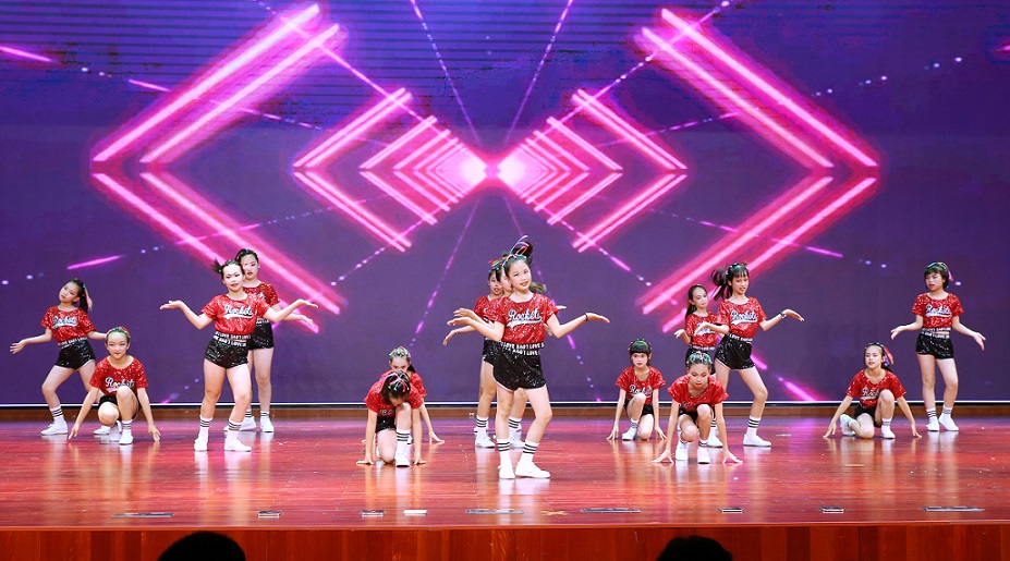 久久小说
实验小学喜迎中国共产党百年华诞暨庆“六一”国际儿童节文艺汇演