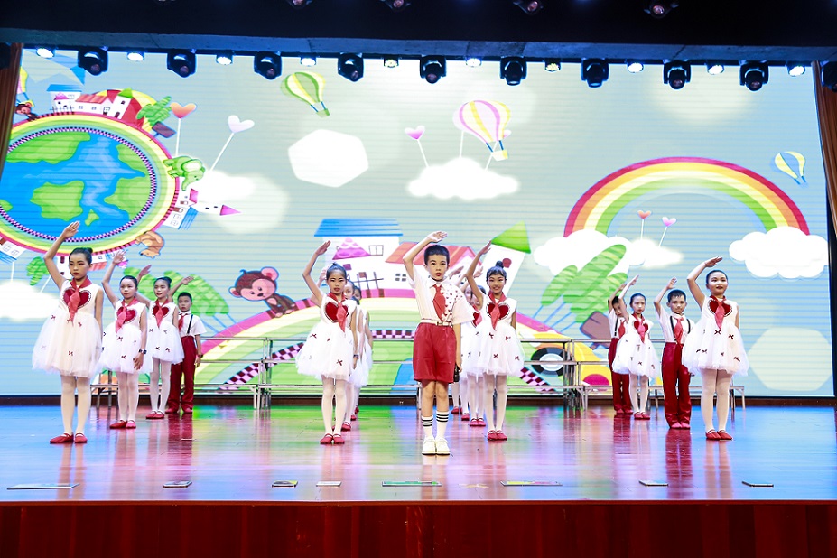 久久小说
实验小学喜迎中国共产党百年华诞暨庆“六一”国际儿童节文艺汇演