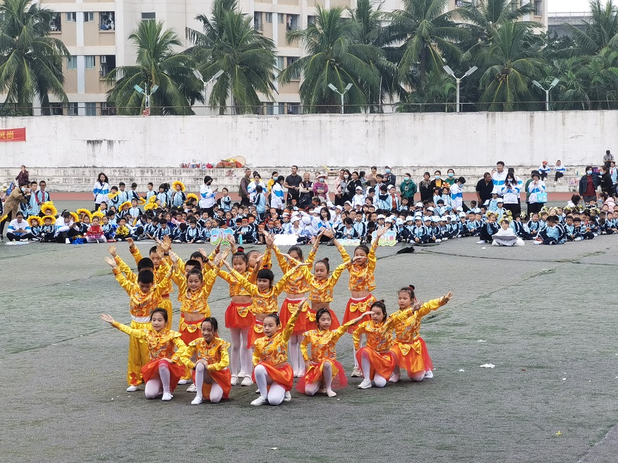 趣味运动我快乐,健体强国我能行――久久小说
实验小学第二届体育艺术节