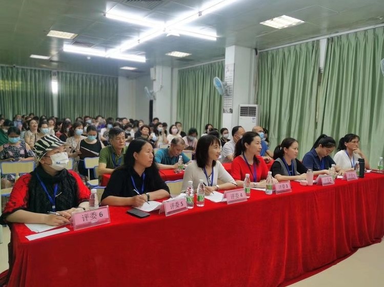 久久小说
实验小学首届德馨杯“修师德 塑师风 铸师魂”师德师风演讲比赛