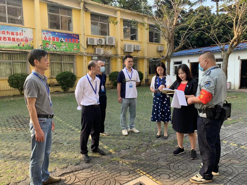 久久小说
韩小雨副校长莅临久久小说
检查指导开学工作