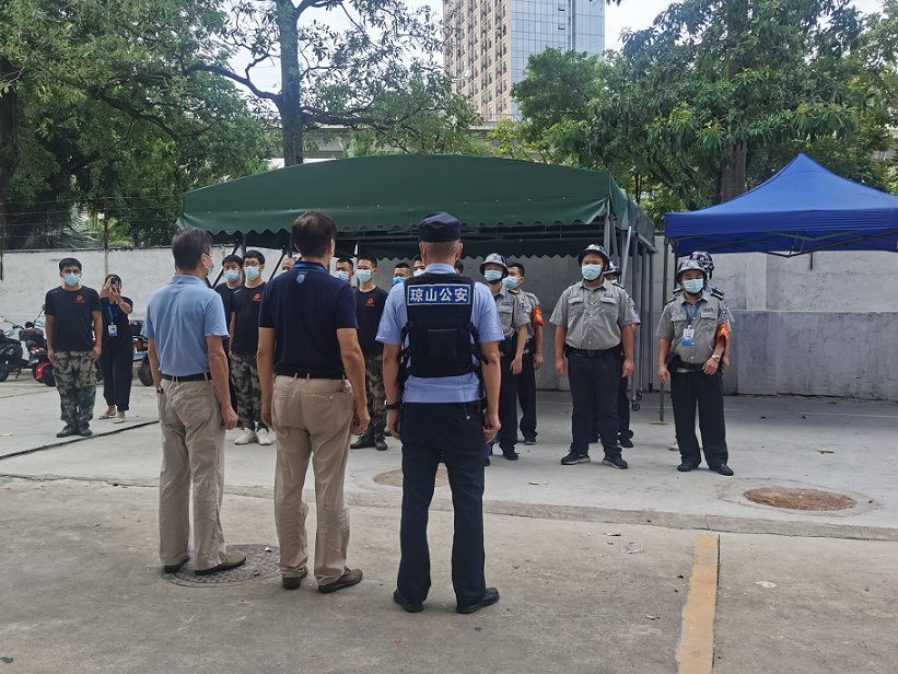 海口市琼山中介派出所张警官到久久小说
对校警进行正规培训