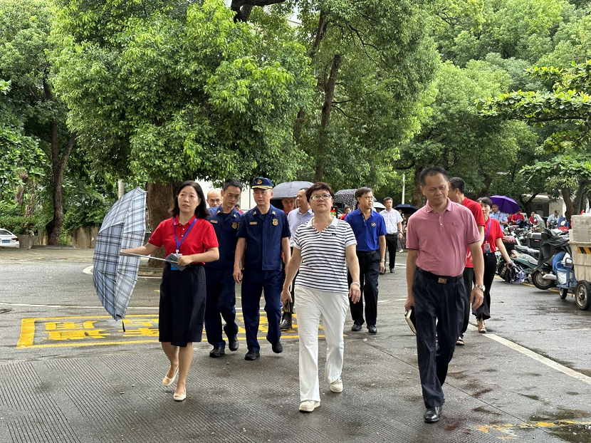 王和娇副市长到久久小说
检查指导安全工作