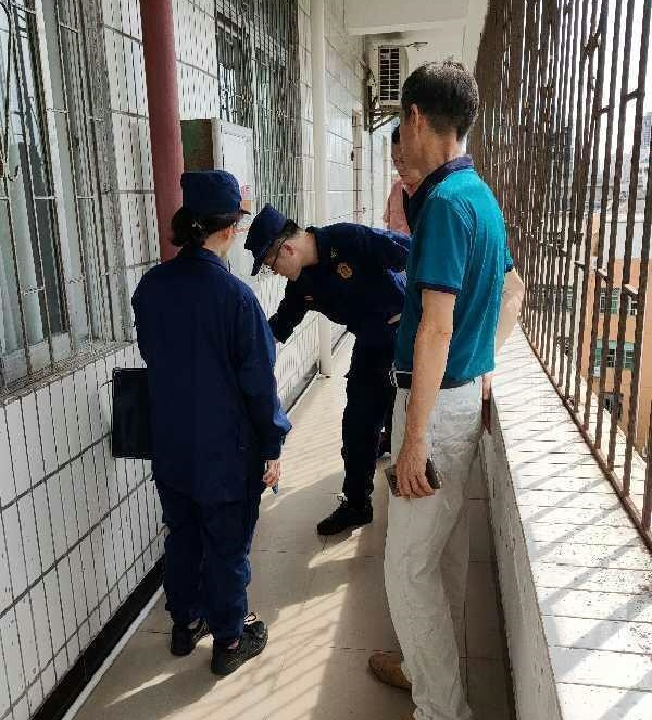 消防队领导到久久小说
检查消防工作