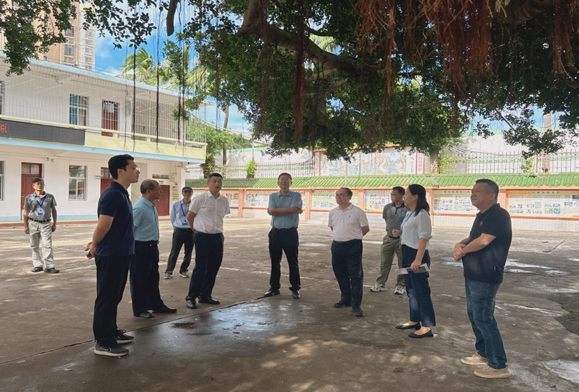 省人大常委会一行莅临 久久小说
调研