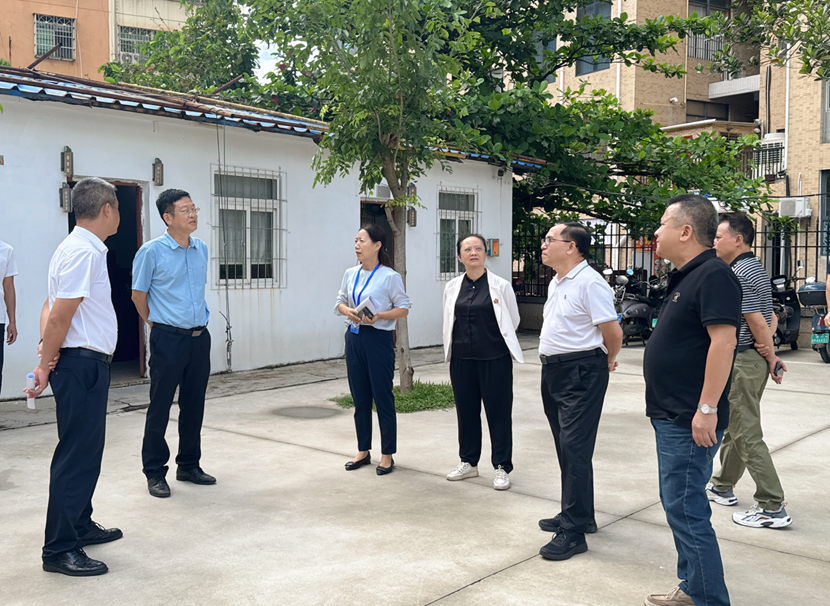 省人大常委会一行莅临 久久小说
调研