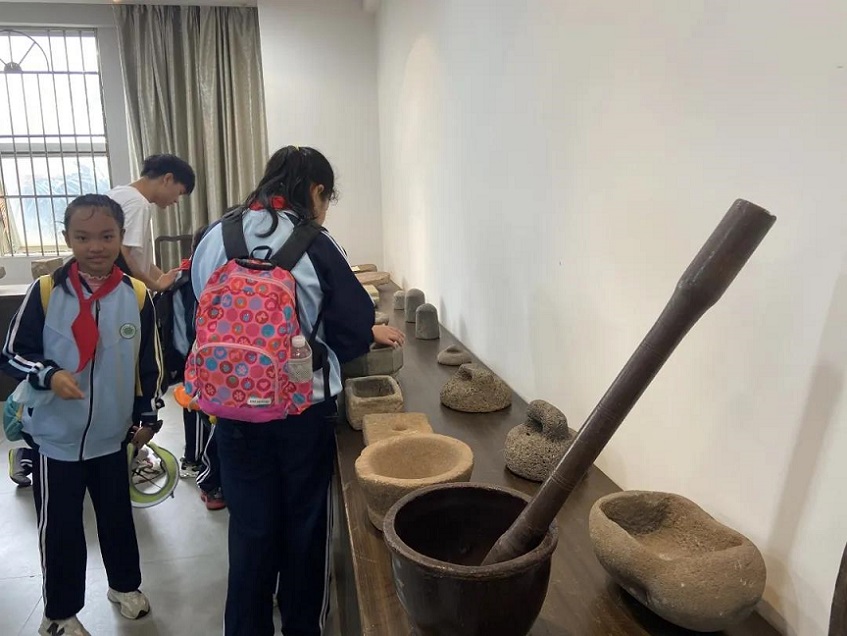 【研学旅行】贯通古今学知识,科学知识谱未来――久久小说
实验小学秋季研学旅行