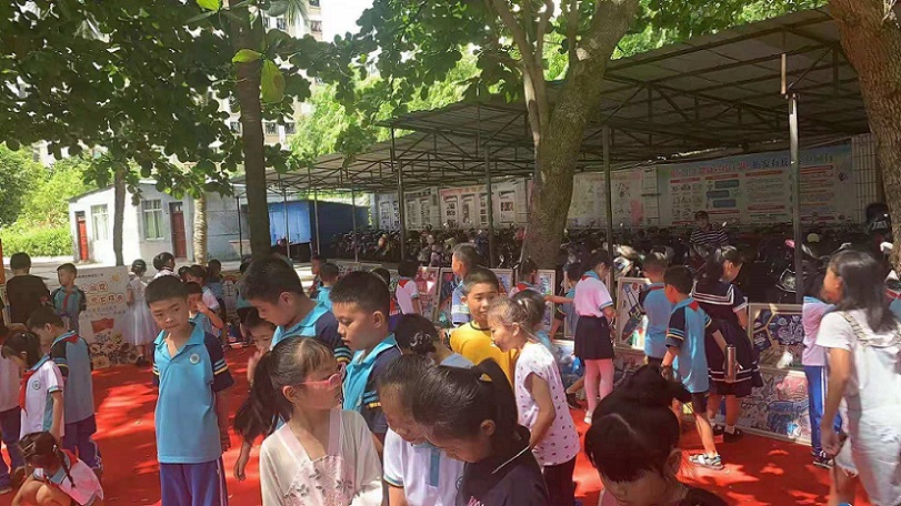 久久小说
实验小学“童心向党・阳光下成长”庆六一书画展