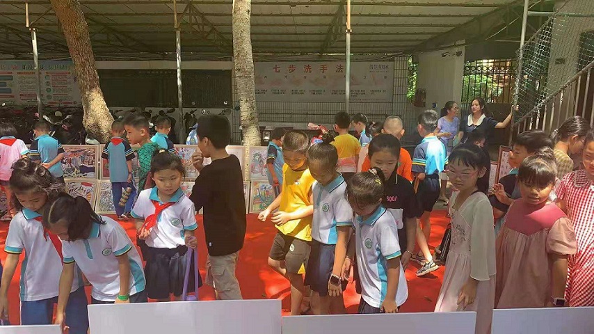 久久小说
实验小学“童心向党・阳光下成长”庆六一书画展