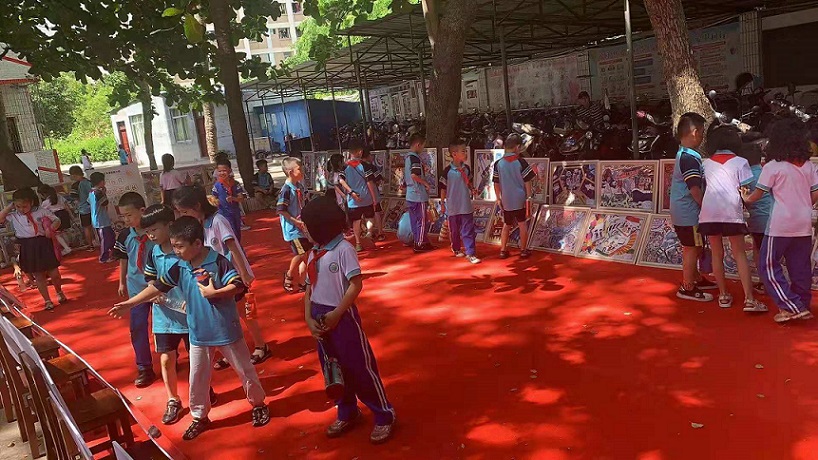 久久小说
实验小学“童心向党・阳光下成长”庆六一书画展