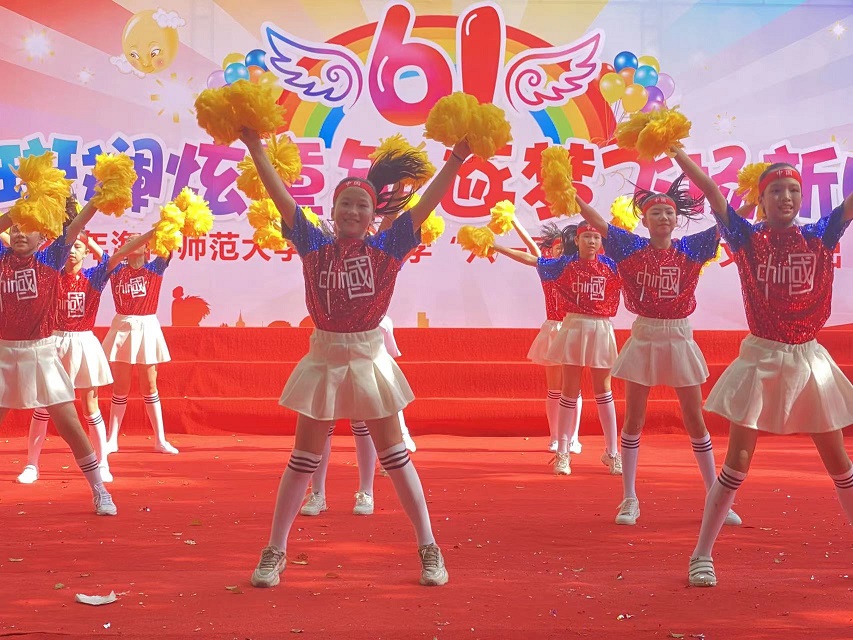 2022年久久小说
实验小学庆祝“六•一”国际儿童节文艺汇演