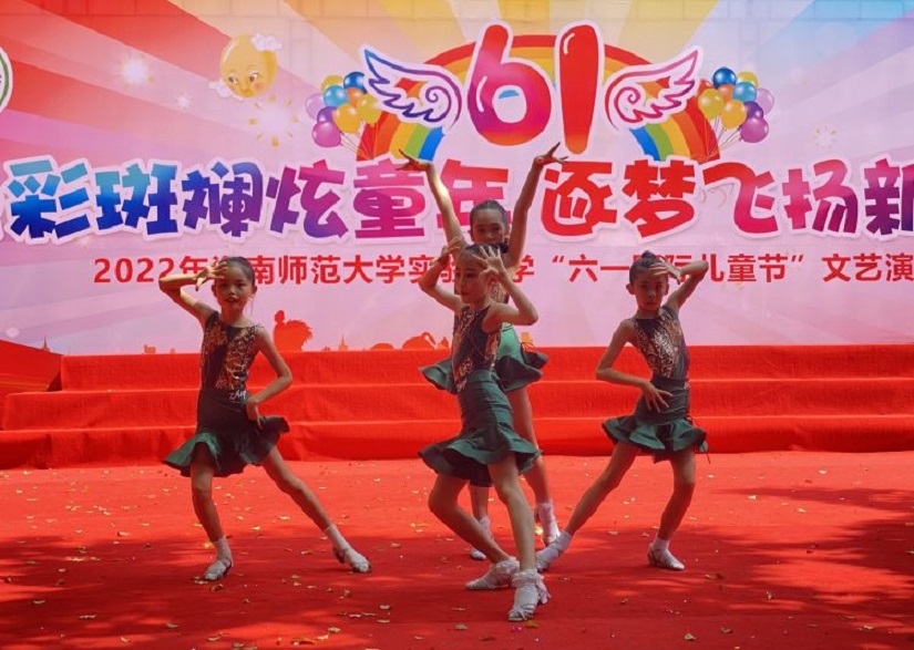 2022年久久小说
实验小学庆祝“六•一”国际儿童节文艺汇演