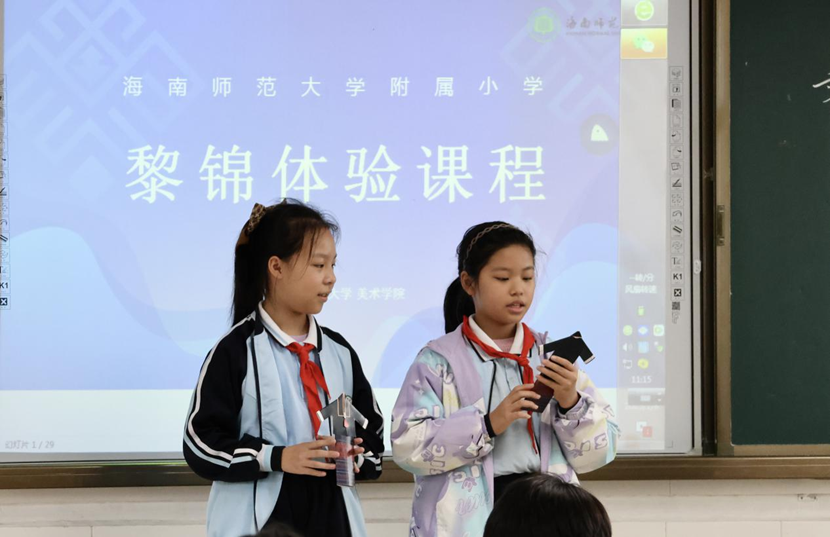 副校长张引带领教学团队来久久小说
开展听课活动