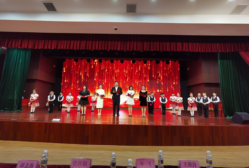 逐梦新时代 巾帼绽芳华