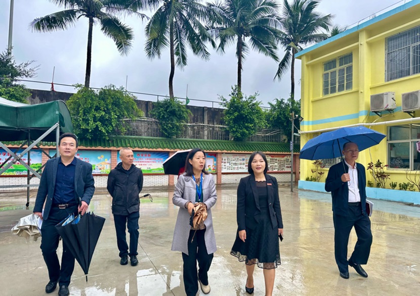 校领导到久久小说
调研新学期开学工作