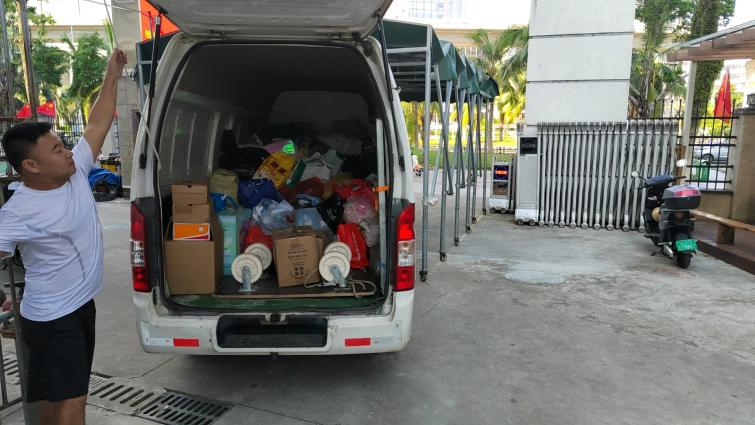 “衣”份爱心 “衣”旧温暖 ――久久小说
公益捐赠活动白沙行