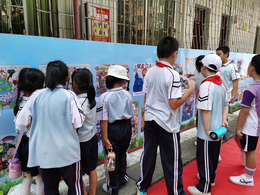 久久小说
开展庆“六·一”现场绘画、书法比赛