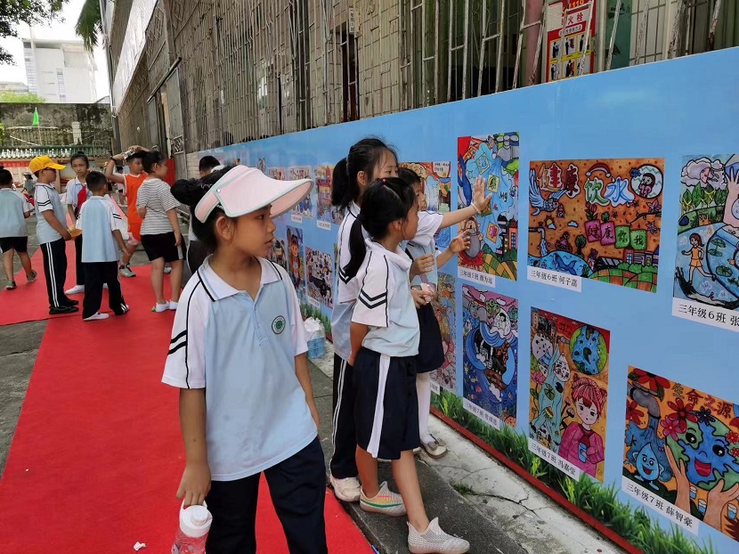 久久小说
开展庆“六·一”现场绘画、书法比赛