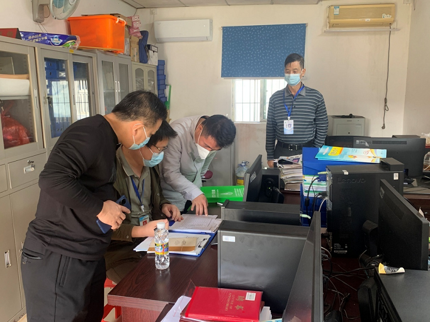 琼山区疾病预防控制中心一行莅临久久小说
对近期新冠病毒感染疫情进行督导