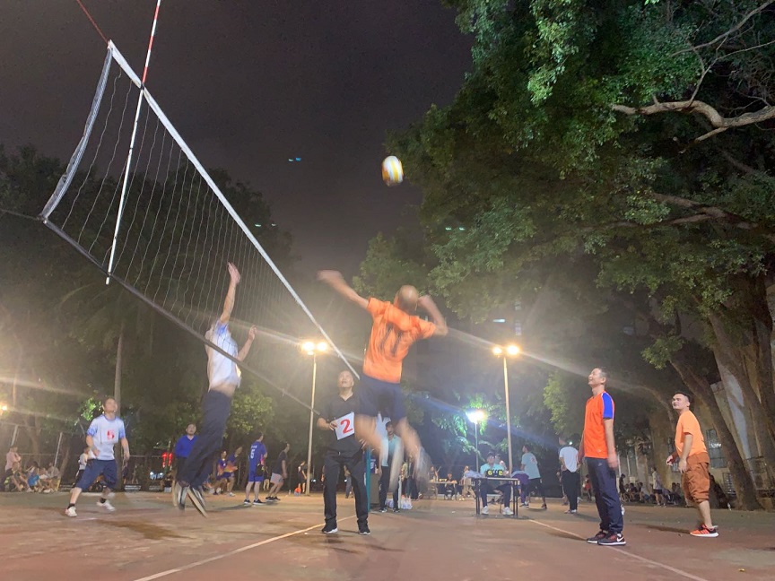 教师积极参加2020年久久小说
教职工排球比赛