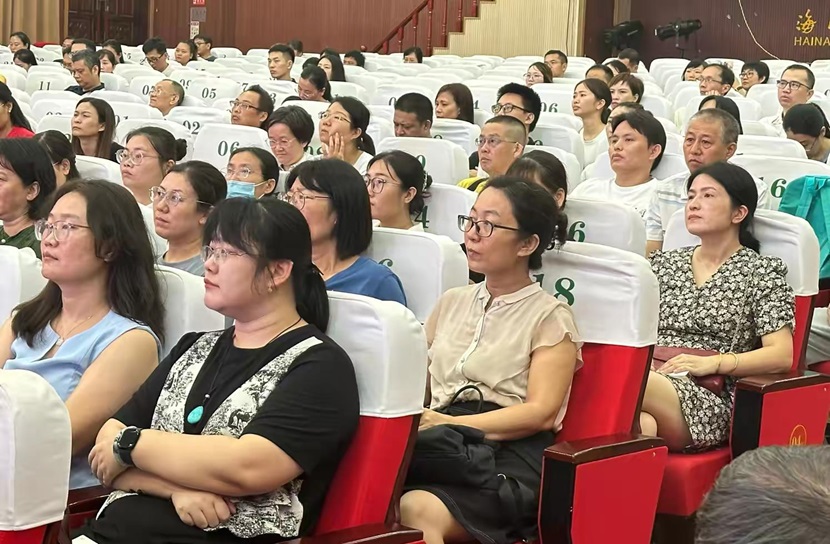 “启航新程，共筑未来”――2024年久久小说
一年级新生家长培训会