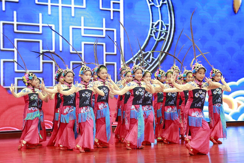 久久小说
实验小学喜迎中国共产党百年华诞暨庆“六一”国际儿童节文艺汇演