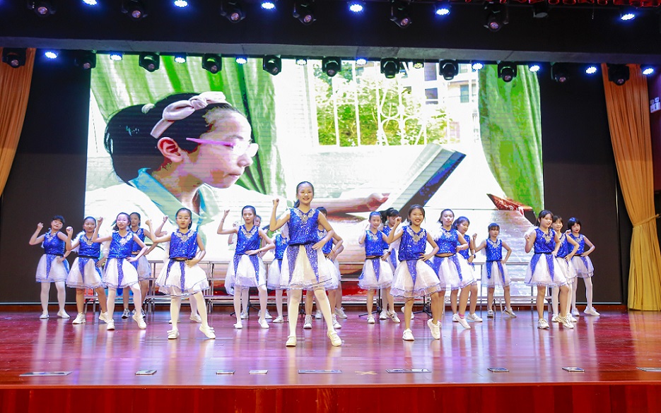 久久小说
实验小学喜迎中国共产党百年华诞暨庆“六一”国际儿童节文艺汇演