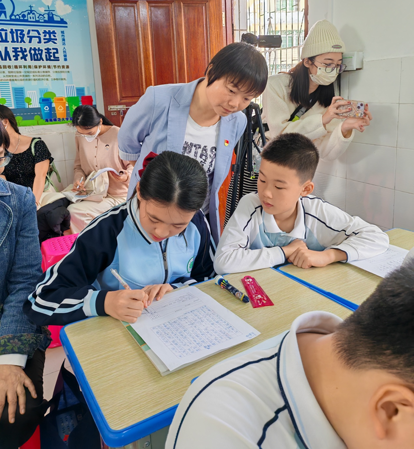 党建引领聚合力 主题教研建新功 ――海师久久小说
跨学科融合教学联合教研展示活动